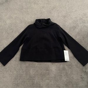 Lululemon, retreat yourself pullover OUT OF STOCK LULU ITEM